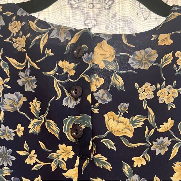 Talbots Navy Floral‎ Top Size 6P - Picture 4 of 5